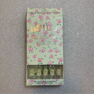 Red Aspen Green Floral Press-On Nails
